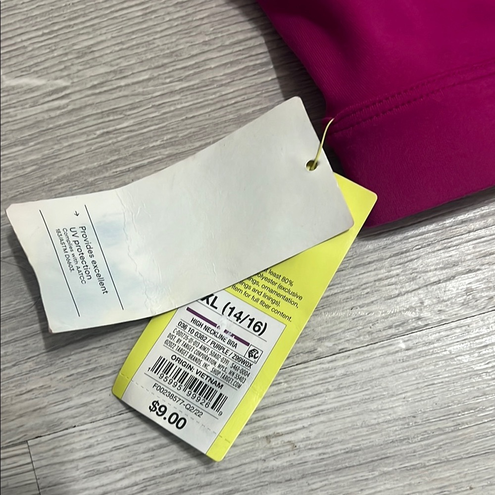 Pink Racerback Sports Bra with Seamless Design - Picture 2 of 3